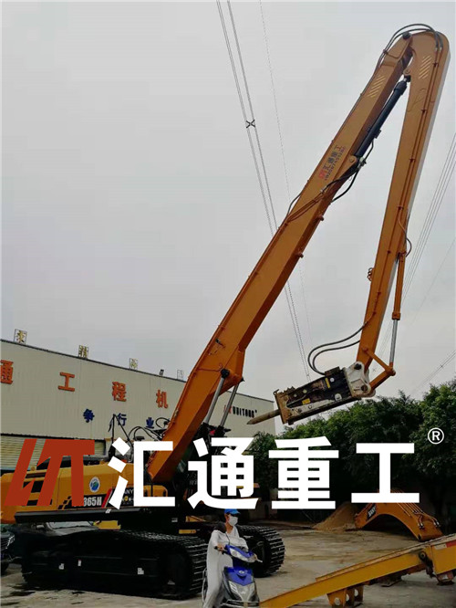 挖掘機(jī)打樁臂.jpg 挖掘機(jī)打樁臂.jpg